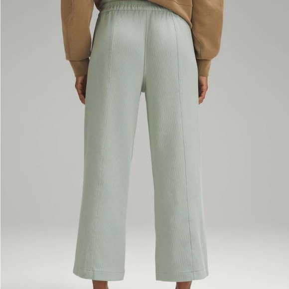 Lululemon Wide-Leg Cropped Pant - Picture 2 of 10
